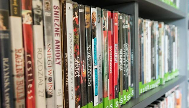 FOTO 11 | DVD
No puede decir lo mismo el DVD, que sufre un ocaso mucho más pronunciado, causado fundamentalmente por la aparición del streaming. Surgieron en los años 90 y a mediados de la década tuvieron un gran impacto hasta su progresiva desaparición.

Foto: Pixabay