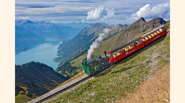 Brienzer Rothorn en Sörenberg se encuentra entre los cantones de Lucerna, Berna y Obwalden. Podrás ascender hasta la cima (2,244 m) en el único tren cremallera a vapor, de 1892, desde Brienz, o en un teleférico por la cara norte.