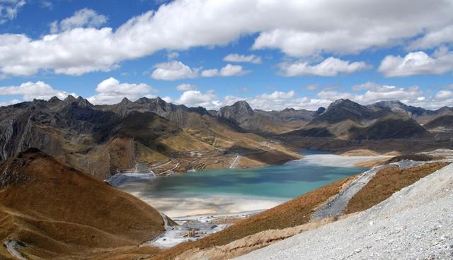 FOTO 6 | COMPAÑÍA MINERA ANTAMINA S.A. Sector minería. (Foto:Wikipedia)