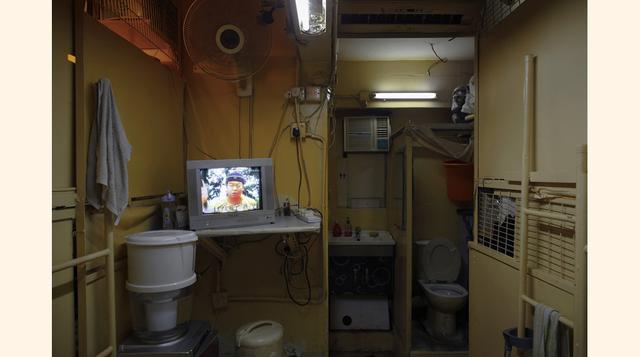 Con un alquiler de US$ 150 al mes, las unidades están compuestas de solo dos paneles de madera juntos. Los residentes están a pocos pasos de los distritos comerciales y financieros. (Foto: Reuters)