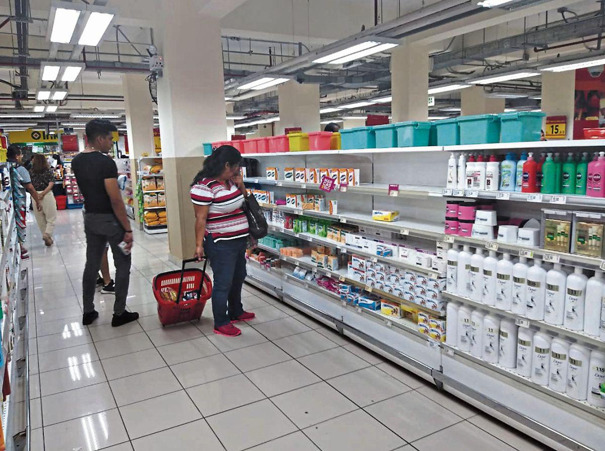 Impacto. Ventas de productos de cuidado e higiene personal y de alimentos registrarían un alza considerable este mes. (Foto: César Zamalloa /GEC )