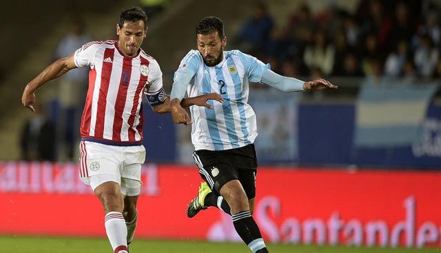Ezequiel Garay| Los delanteros paraguayos como Roque Santa Cruz sufrieron con la marca del corajudo Garay y lo más seguro es que Martino lo ubique una vez más. Transfermarkt.es estima que su precio supera los 22 millones de dólares. (AFP)