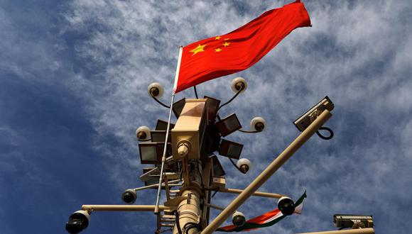 En la actualidad hay incontables cámaras de seguridad visibles en los postes del alumbrado público en toda la zona de Tiananmen.&nbsp;(Foto: EFE)