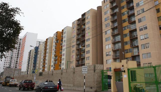 Foto 7 | Seis aseguradoras se alistan a ofrecer hipotecas inversas. Hasta seis empresas de seguros se preparan para ofrecer la hipoteca inversa, reveló a Gestión Héctor Lucero, gerente técnico de estudios de la Asociación Peruana de Empresas de Seguros (Apeseg). Mediante este sistema, el titular de un inmueble puede hipotecarlo en favor de un banco o compañía de seguro, instituciones que, merced a dicha garantía, dan un préstamo en una armada o en abonos mensuales hasta el fallecimiento del titular. En ese momento, se ejecuta la garantía y el banco vende el inmueble para recuperar el préstamo. El monto de ese financiamiento se calcula con base en el valor del inmueble, la esperanza de vida del titular o titulares y la tasa de interés aplicable, entre otros factores. El titular puede designar a beneficiarios para que cobren los abonos, si es que el primero fallece antes de que la entidad finalice el desembolso total del préstamo (Foto: Andina).