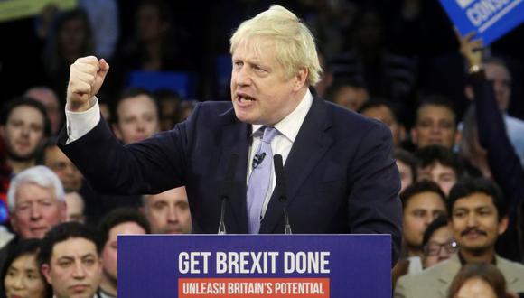 Johnson, de 55 años y el rostro más conocido de la campaña a favor de salir de la UE en el referéndum del 2016, se presentó a las elecciones bajo el lema “Get Brexit Done”, prometiendo poner fin al estancamiento y gastar más en salud, educación y seguridad. REUTERS/Hannah McKay
