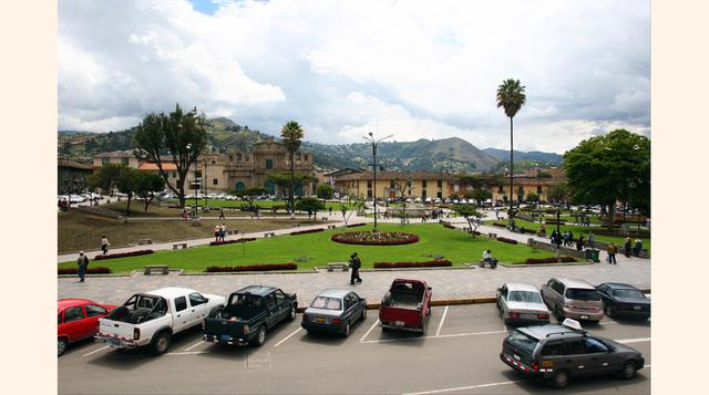 Las regiones con más estaciones de radio son Cajamarca (295), Áncash (312), Cusco (251), Lima (252) y Piura (262).