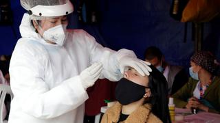 Promedio de casos diarios llega a 10 mil, Perú supera pico de toda la pandemia