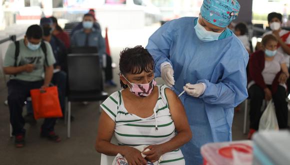 El Minsa recuerda que puedes consultar los centros de vacunación contra la COVID-19 activos a la fecha en Lima Metropolitana y Callao. (Foto: GEC)
