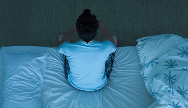 FOTO 6 | El insomnio significa que no te puedes dormir. Según la Clínica Cleveland, hay cuatro síntomas del insomnio, y no sólo la inhabilidad para quedarte dormido. Éstos incluyen levantarte muy temprano y no poder volverte a dormir, o levantarte a media noche y no sentirte fresco y descansado cuando te despiertas. (Foto: Getty)