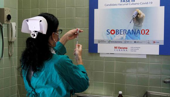Además de Soberana 02, Soberana Plus y Abdala, Cuba estudia otras dos posibles fórmulas llamadas Soberana 01 y Mambisa, ambas en fases previas de investigación. (Foto: JORGE LUIS BAÑOS / AFP)