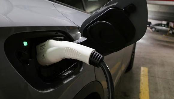 A nivel global, 2024 deberá ser un año récord con un aumento de 20% en las ventas de autos eléctricos, según la AIE. (Foto: REUTERS/Bing Guan/Foto de archivo)