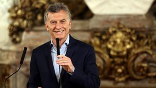 Macri congela contrataciones en la administración pública en Argentina