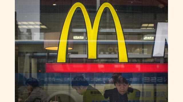 Mc Donald’s. Esta cadena de comida rápida se encuentra en más de cien países y es uno de los mayores compradores de carne vacuna del planeta. A esta empresa se le imputaría el hecho de haber favorecido la deforestación indiscriminada de selvas vírgenes  e