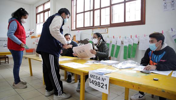 En caso no se logren los 87 votos en el Pleno, los peruanos iríamos a un referéndum en mayo para ratificar el adelanto de elecciones a este año.
FOTOS: RENZO SALAZAR / @PHOTO.GEC