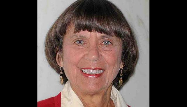 FOTO 2 | Lynn Brooks. En 1992, Lynn fundó “Big Apple Greeters” con una meta en mente: Mejorar la reputación de Nueva York para los foráneos. La fundación envía voluntarios (que originalmente eran amigos y familiares de Lynn) para dar la “bienvenida” a los turistas, y ofrecían ayuda y consejos sobre los mejores lugares para visitar, incentivándolos a dar su retroalimentación para asegurar que la ciudad siguiera mejorando.

Brooks creó la compañía desde cero a sus 56 años y desde entonces ha crecido hasta convertirse en una organización mundial. De hecho la compañía ha seguido creciendo, aunque Brooks murió en 2013, con 100 locales alrededor del mundo. (Foto: Growing Bolder)