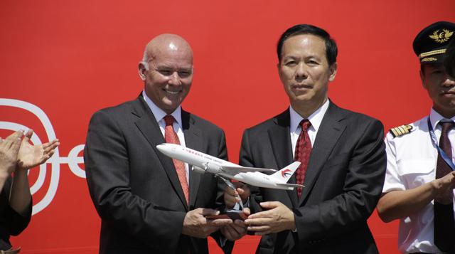 El ministro de Comercio Exterior y Turismo, Eduardo Ferreyros,encabezó la ceremonia del primer vuelo de carga de China Eastern Airlines con destino a Shanghái, y el cual partió del Aeropuerto Internacional Jorge Chávez. En este primer vuelo, de los siete 