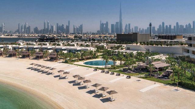 FOTO 36 | Bulgari, Dubái
Cuando parecía que ya lo habíamos visto todo en Dubái... llega Bulgari y rompe los esquemas del lujo con este resort en la isla de Jumeira Bay. El estudio de Antonio Citterio y Patricia Viel, nada menos, firma estos 158.000 m2 que incluyen 173 apartamentos, 15 mansiones privadas, 101 habitaciones y 20 Bulgari Villas.