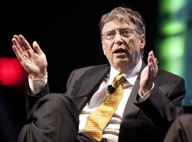 FOTO 8 | 2. Bill Gates construyó un imperio de software de la nada con Microsoft, una compañía que todavía domina en la actualidad. Sin embargo, en los últimos años Gates ha estado más enfocado en obras de caridad y resolver algunos problemas urgentes del mundo como la pobreza, enfermedades y el hambre.
Siendo el hombre más rico del mundo fundó junto con Warren Buffett la organización Giving Pledge. De igual forma creó la fundación Bill y Melinda Gates, junto con su esposa, que se enfoca en el área de la educación, investigación médica y la erradicación de enfermedades.