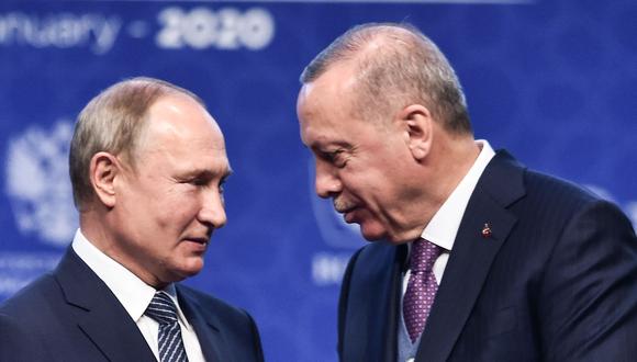 El presidente de Rusia, Vladimir Putin (izq.) y su homólogo de Turquía Recep Tayyip Erdogan. (Foto: Ozan KOSE / AFP).