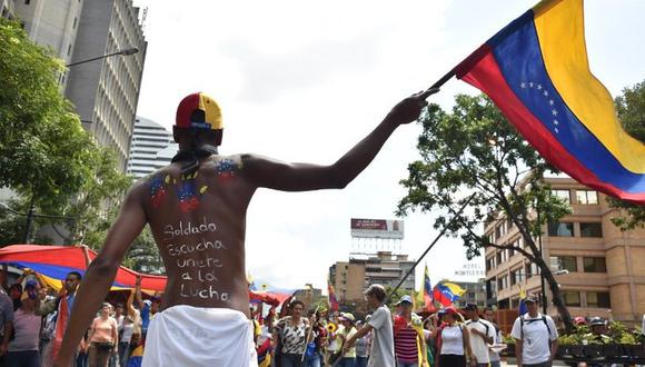 Opositores se manifiestan en Venezuela. (Foto: AFP)