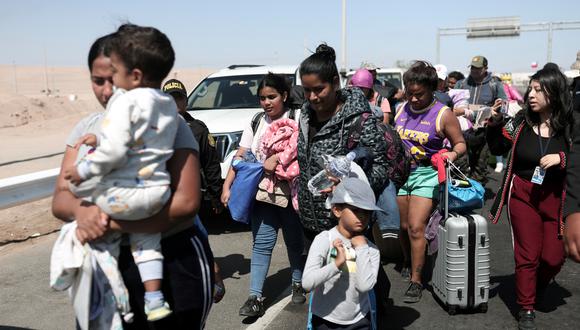 Migrantes continúan a la espera de un corredor humano para que puedan transitar por Chile o Perú y puedan retornar a su país de origen.  (Photo by ALDAIR MEJIA / AFP)