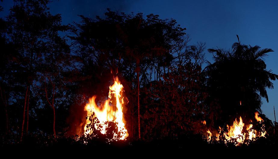 Una historia que se puede repetir. Vista de un incendio forestal el domingo 8 de septiembre, en la ciudad de Humaitá, situada en el sur del estado de Amazonas (Brasil). (Foto: EFE/ Fernando Bizerra Jr.)