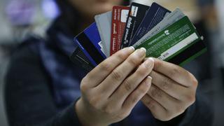 Tres factores a considerar si busca reducir deudas en más de dos tarjetas de crédito