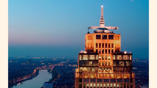 En el último piso del edificio más alto de Amsterdam, Heavenly Rembrant abrió sus puertas por dos semanas con una cena de US$ 250 por cabeza inspirada por el pintor y rodeada por sus obras.