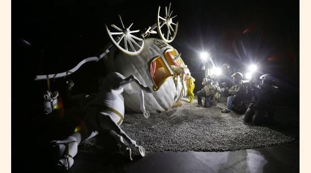 La obra Cenicienta hace alusión a la muerte de la princesa Diana. (Foto: cnn)