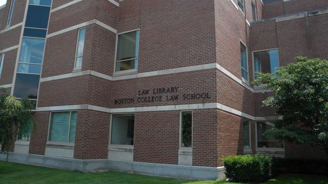 17. Boston College. Es la alma mater de John Kerry y el gimnasta Shannon Miller.