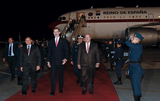 Luego de 10 años, el rey Felipe VI arribó al Perú para cumplir un programa de actividades institucionales. (Foto: EFE)