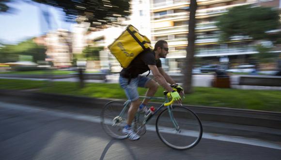 Se reclama mejores condiciones laborales en Argentina para los trabajadores de delivery (Foto: El País).
