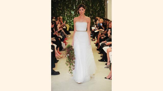 La romántica novia de Carolina Herrera, entre tules, sedas y encajes