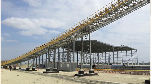 El traslado de la materia prima para la nueva planta de Cementos Pacasmayo será totalmente mecanizado a través de fajas transportadoras. (Foto: Edwin Bardales)