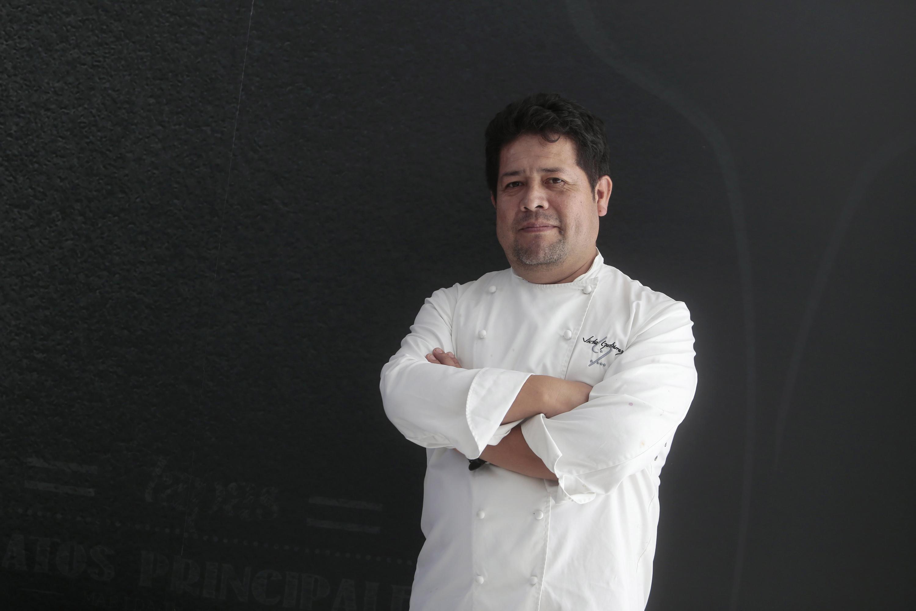 Autodenominación. Gutiérrez manifiesta que su cocina y él mismo tienen “alma española, corazón peruano y matices del mundo”.