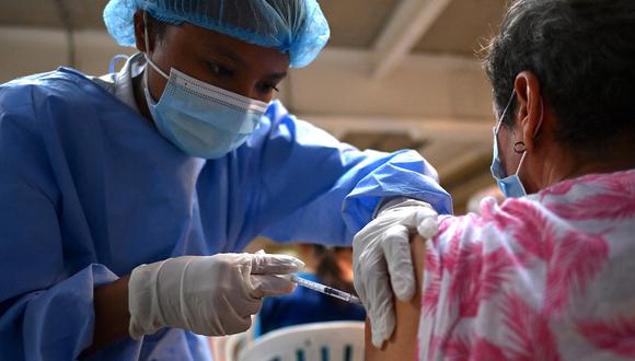 Minsa anuncia que desde el miércoles 25 de agosto se vacunará contra el COVID-19 a personas desde 36 años .(Foto: AFP)