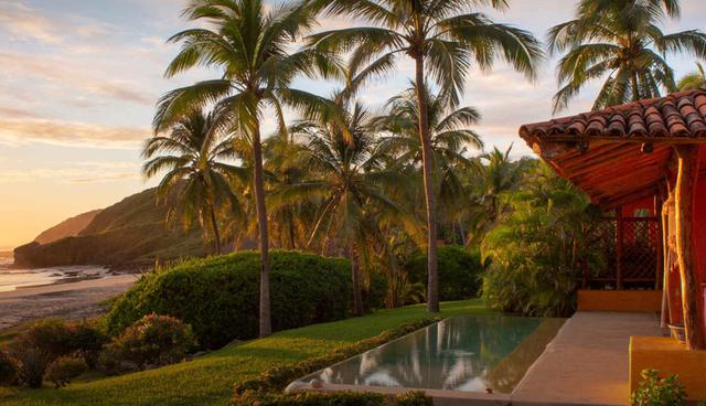 FOTO 16 | 16. Costalegre (México). Costalegre es un tramo de 43 playas, cabos y bahías que en su mayoría están despoblados y se encuentran a lo largo de la asombrosa franja costera del Pacífico, aproximadamente a medio camino entre Puerto Vallarta y Manzanillo, dos destinos más conocidos. Esta región ha pasado inadvertida por muchos vacacionistas, que acostumbran a ir a las famosas playas vecinas que se encuentran al norte: Punta Mita y Sayulita, un paraíso surfista. Uno de los factores que alejan a las multitudes es la falta de un acceso fácil. (Foto: NYTimes)