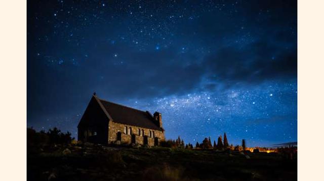 Mackenzie Basin, Nueva Zelanda. El turismo astronómico es una tendencia en auge en Nueva Zelanda. Casi sin contaminación lumínica, el área alrededor de Mackenzie Basin ha sido declarado Reserva Internacional de Cielo Oscuro. Las mejores épocas para visita