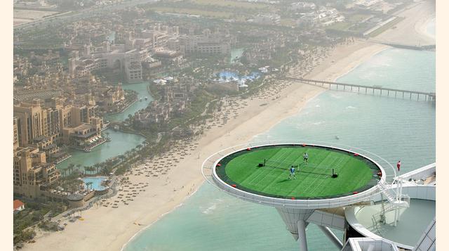 Una de las características principales del hotel es su helipuerto. Puede ser convertido en una cancha de tenis de césped que, colgando al lado del hotel 650 pies, es la cancha de tenis más alta suspendida en el mundo.