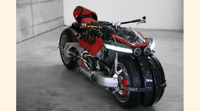 Esta súper motocicleta cuenta con cuatro ruedas Michelin Power Cup Evo unidas dos a dos en ambos ejes. (Foto: Megaricos)