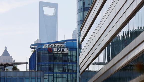 Evergrande, la segunda mayor promotora de China con 1,300 proyectos inmobiliarios en más de 280 ciudades, incumplió una tercera ronda de pagos de intereses de sus bonos internacionales esta semana. (Foto: REUTERS/Aly Song)