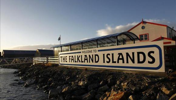 Para los británicos son las islas Falkland, pero para los argentinos y el resto de latinoamericanos son las Malvinas. En este territorio viven unas 3 mil personas.