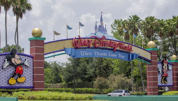 A lo largo de esas décadas, Disney World abrió otros tres parques temáticos, más de veinte hoteles y creció hasta tener 77,000 empleados en su nómina, además de ayudar a Orlando a convertirse en el sitio más visitado de Estados Unidos antes de la pandemia. (Foto: EFE)