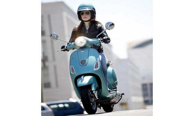 Piaggio Vespa. La primera presentación de esta icónica moto fue en 1946 en el Clob Golf de Roma, Italia.