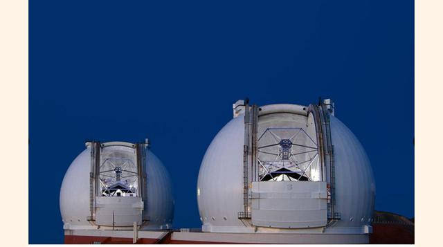 Observatorios W.M.Keck. Formando por los telescopios gemelos Keck I y keck II. Se encuentran en el observatorio Mauna Kea, a 2,205 metros de altura sobre un volcán de Hawai.