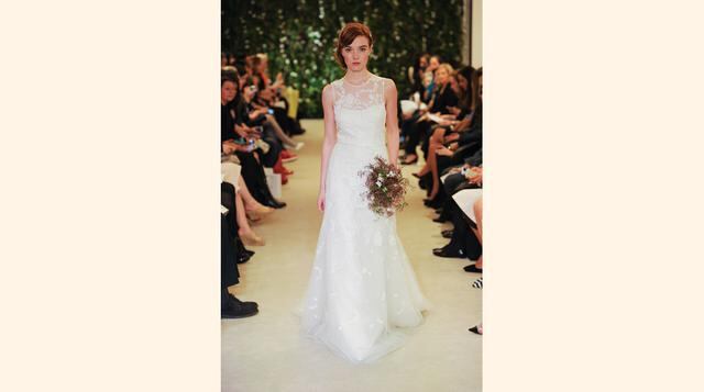 La romántica novia de Carolina Herrera, entre tules, sedas y encajes