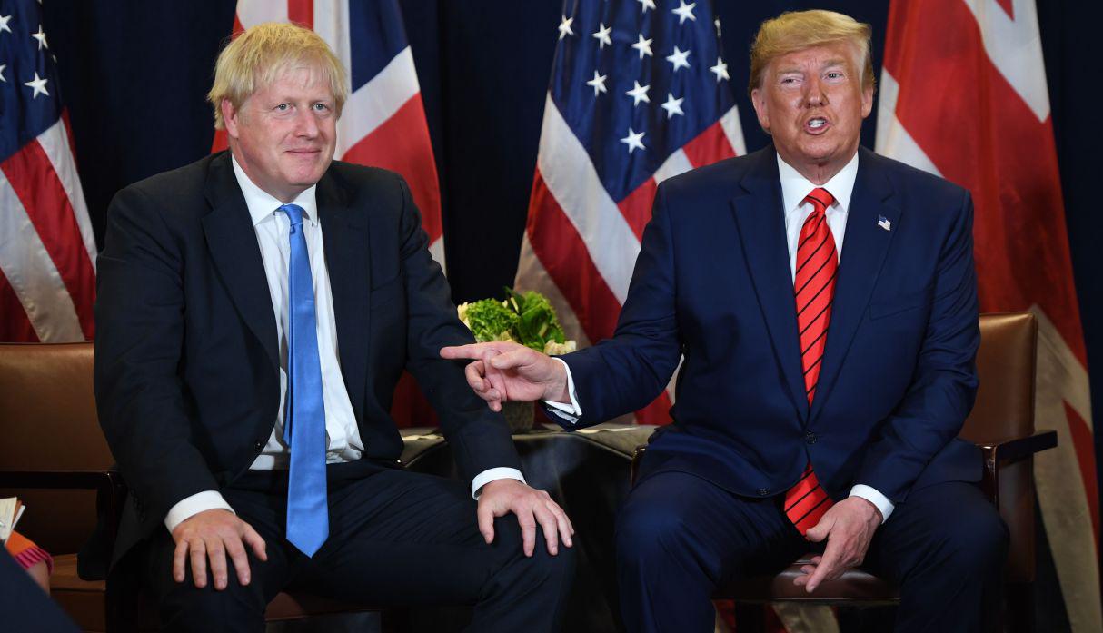 El presidente de Estados Unidos dijo a los periodistas que no tuvo "reacción" cuando escuchó que la corte británica había fallado contra Johnson. (Foto: AFP)