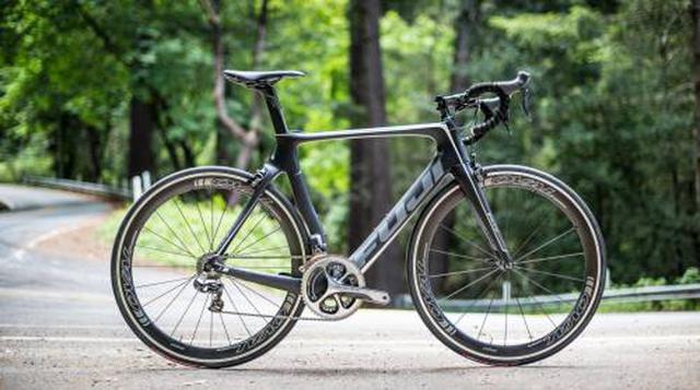 Si lo suyo es encontrar un vehículo que le ayude a estar en forma, esta bicicleta de ruta aro 700 mm es ideal. Los apasionados por el ciclismo de ruta se lo agradecerán. La marca de este bólido es Fuji y el modelo es Transonic 2.1.