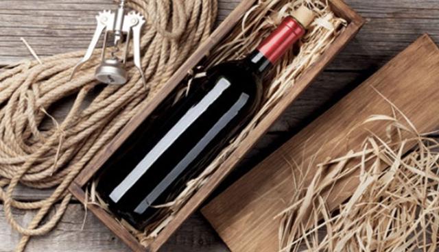 FOTO 6 | 6. Distribución de vino. De acuerdo con un estudio de Medium, esta generación adoptó el vino como un símbolo de estatus y busca siempre conocer nuevas variedad de diferentes países. Emprende con una franquicia de distribución de esta bebida. Contar con el respaldo de una red establecida te permitirá buscar las mejores variedades de la bebida, seleccionarlas, importarlas y venderlas en toda la República. Busca contar con un amplio catálogo y el stock suficiente para atender las necesidades de todos tus clientes. Docitalia frece franquicias desde 450,000 pesos.