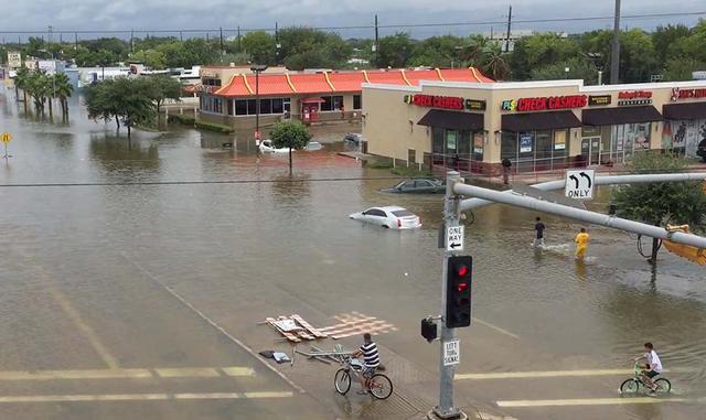 FOTO 17 | Desde el punto de vista ambiental, expertos advirtieron de posibles infecciones bacterianas causadas por aguas del alcantarillado y agua potable potencialmente contaminada.